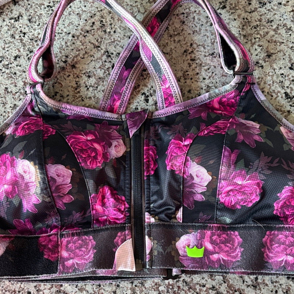 SHEFIT Floral Sports Bra - Pink and Black 1LUXE